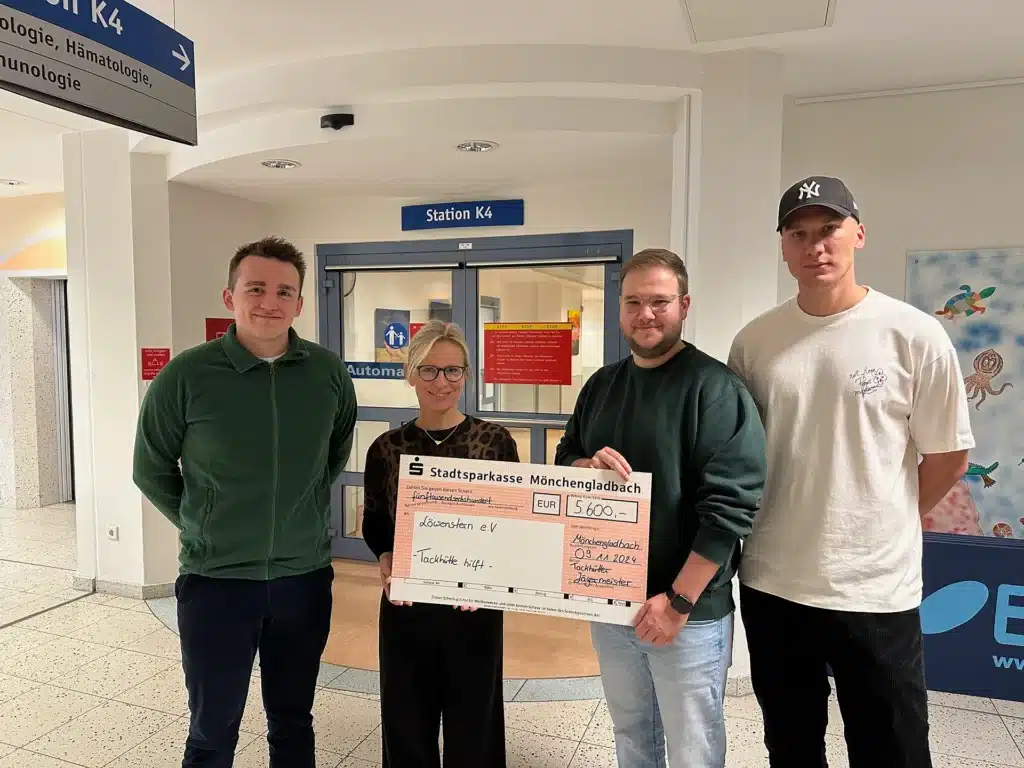 Spendenübergabe Tackhütte Hilft - Schützenverein Tackhütte (Sebastian Klein, Lukas Otten, Sören Schmitz - Tackhütter Jägermeister)